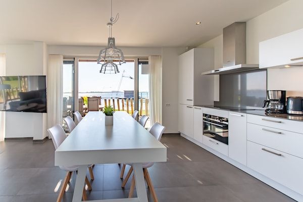 Keuken - Appartement in Zeeland met eigen steiger in Kamperland (3)