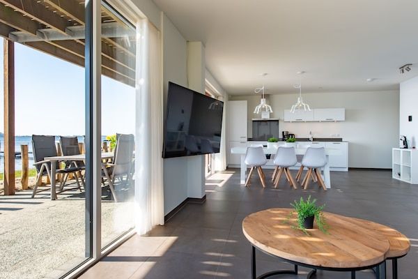 Woonkamer - Appartement in Zeeland met eigen steiger in Kamperland (5)