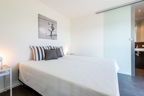 Slaapkamer - Appartement in Zeeland met eigen steiger in Kamperland (2)