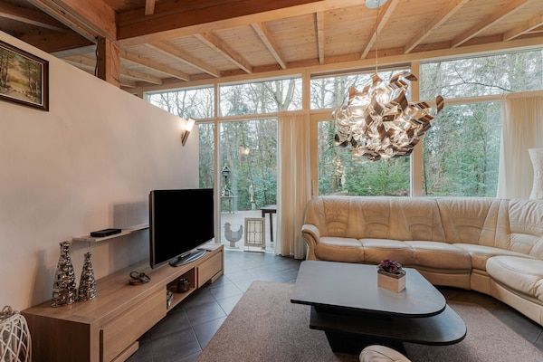 Woonkamer - Boswoning in Norg met eigen sauna in Norg (1)