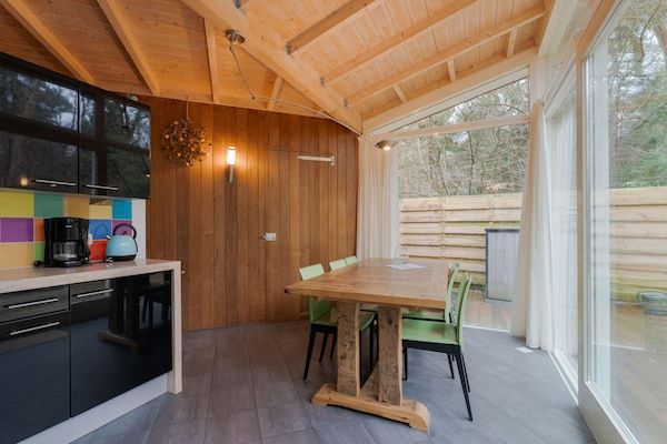 Eetkamer - Boswoning in Norg met eigen sauna in Norg (3)