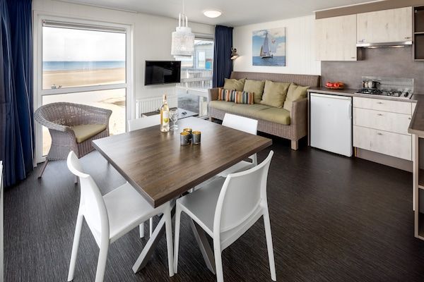 Woonkamer - Strandvakantie met huisdieren in Kamperland (1)