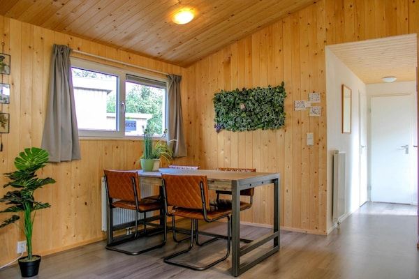 Eetkamer - Chique Chalet in Hoenderloo in Hoenderloo (3)