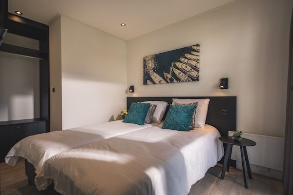 Slaapkamer - Vakantiehuis in Nederland met Uitzicht op Water in Maurik (5)