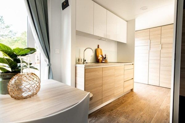Keuken - Fijn chalet met 2 badkamers, gelegen bij de Ijssel in Olburgen (3)