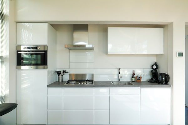Keuken - Gastvrij chalet vlakbij de IJssel in Olburgen (4)