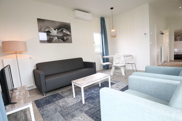 Woonkamer - Moderne vakantie in Marina Strandbad in Olburgen (2)