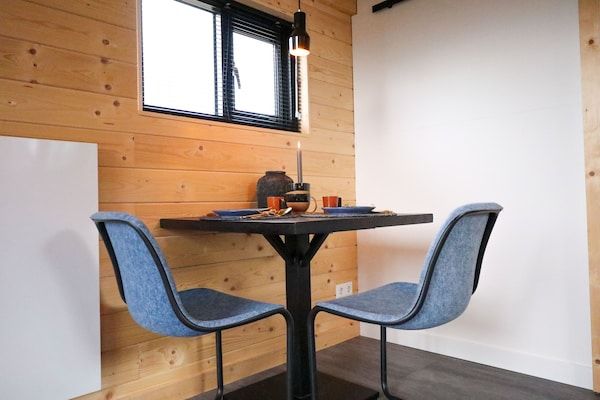 Eetkamer - Leuk tiny house met pelletkachel, nabij de Ijssel in Olburgen (4)
