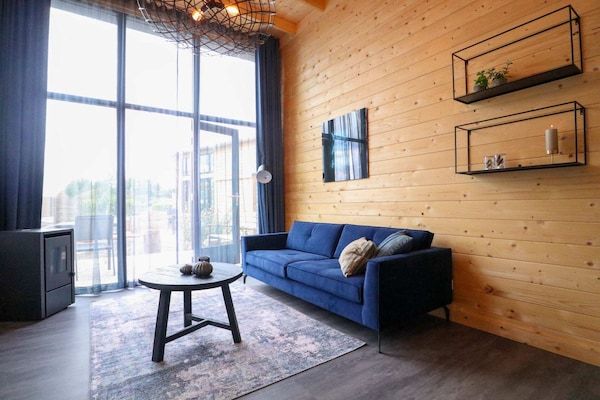 Woonkamer - Leuk tiny house met pelletkachel, nabij de Ijssel in Olburgen (2)
