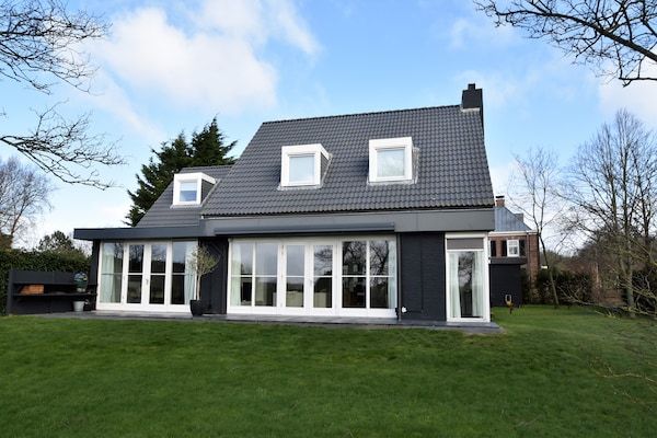 Buitenkant - Bergen Mountain Villa, tuin en zee in Bergen (1)