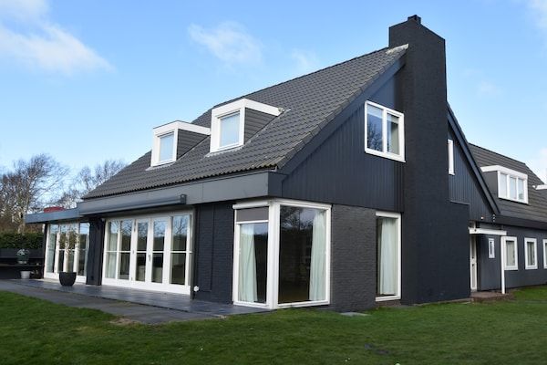 Buitenkant - Bergen Mountain Villa, tuin en zee in Bergen (4)