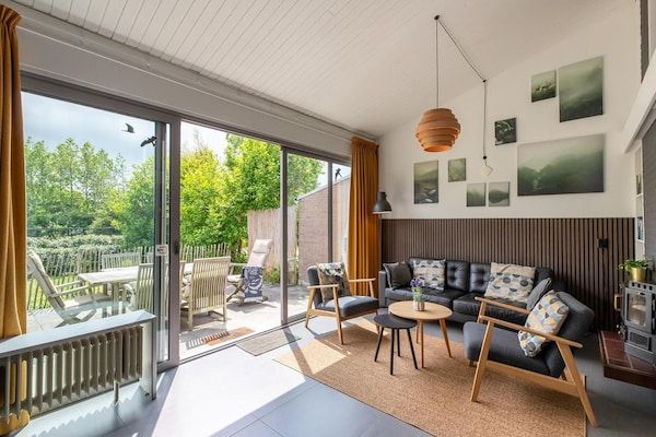 Woonkamer - Comfortabel vakantiehuis vlakbij het strand in Nieuwvlietbad (1)