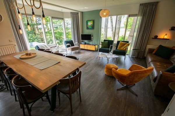 Woonkamer - Vakantiehuis in Lemele bij natuurgebied in Overijssel (2)
