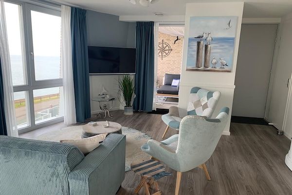Woonkamer - Moderne retraite met privésauna in Scherpenisse (2)
