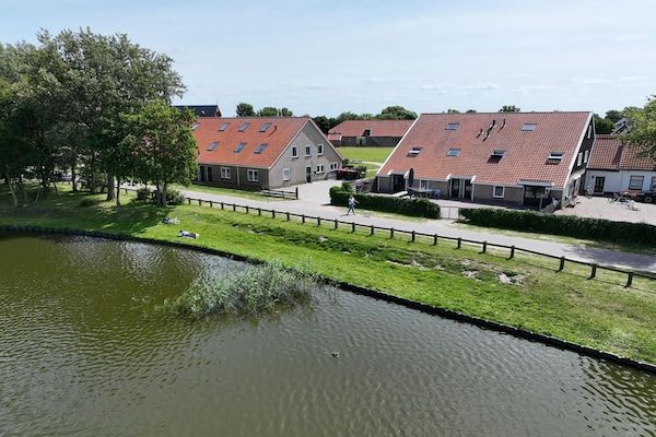 Buitenkant - Vakantiehuis in Nes bij Vleijen in Nes (3)