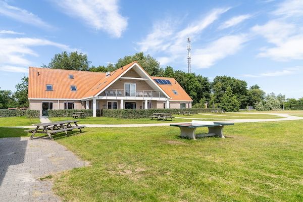 Buitenkant - Vakantiehuis in Nes bij Vleijen in Nes (4)