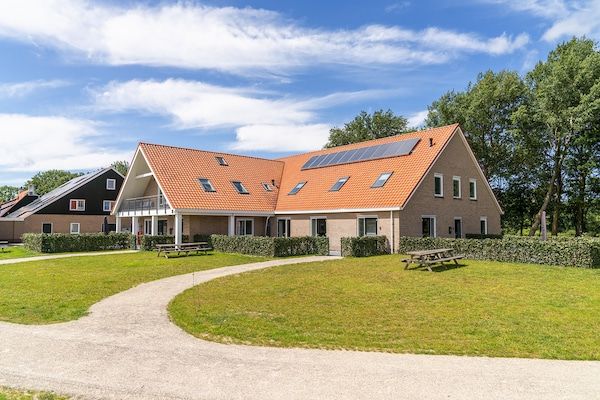 Buitenkant - Vakantiehuis in Nes bij Vleijen in Nes (5)