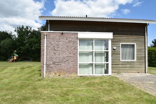 Buitenkant - Vakantiehuis in Flevoland met Zwembad in Zeewolde (4)