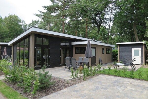 Buitenkant - Modern verblijf in de natuur in Hoenderloo (1)