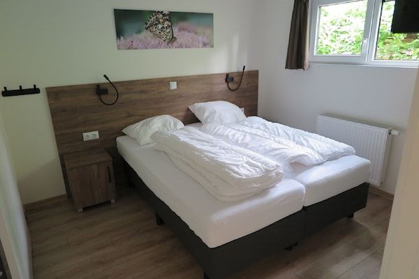 Slaapkamer - Modern verblijf in de natuur in Hoenderloo (5)