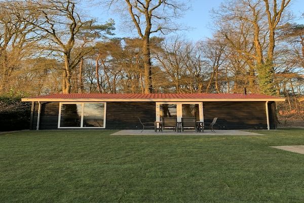 Buitenkant - Vakantiehuis in Hellendoorn bij bos in Hellendoorn (1)