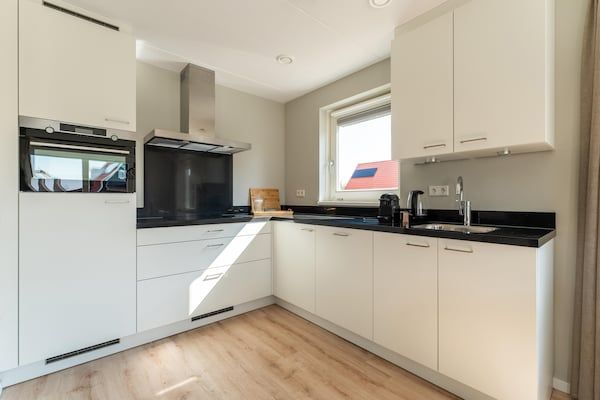 Keuken - Vakantiehuis in Scherpenisse bij zee in Scherpenisse (5)