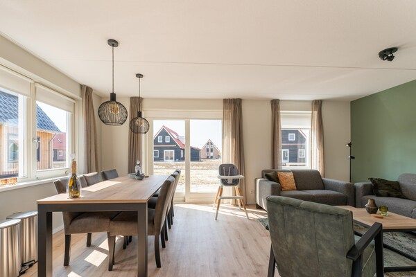 Eetkamer - Vakantiehuis in Scherpenisse bij zee in Scherpenisse (4)