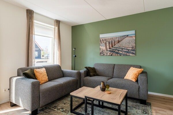 Woonkamer - Vakantiehuis in Scherpenisse bij zee in Scherpenisse (3)