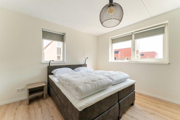 Slaapkamer - Vakantiehuis in Scherpenisse bij zee in Scherpenisse (2)