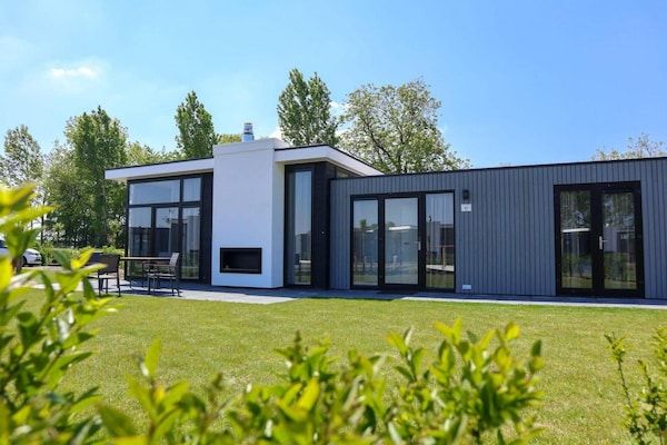 Buitenkant - Modern vakantiehuis in Nieuwvliet met tuin in Nieuwvliet (1)