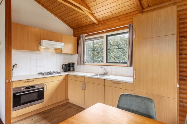 Keuken - Bungalow in Veluwe bij Harderwijk in Putten (3)