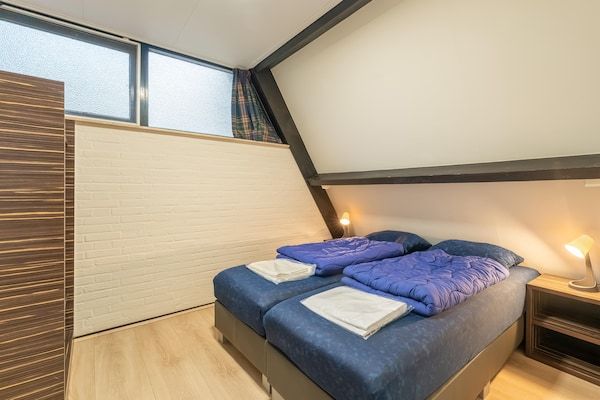 Slaapkamer - Bosbungalow met barbecue in Stramproy (1)