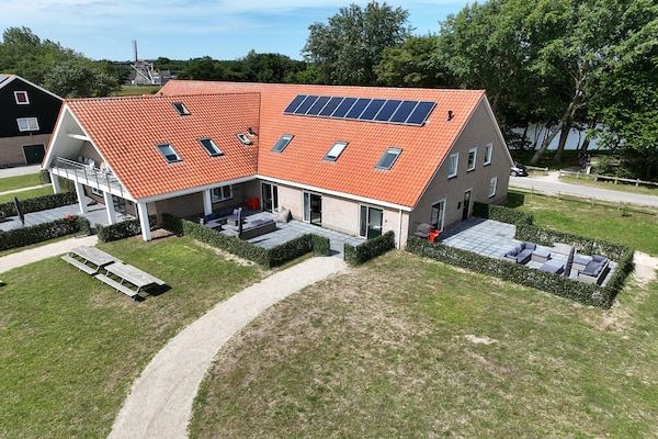 Buitenkant - Appartement op Ameland bij De Vleijen in Nes (1)