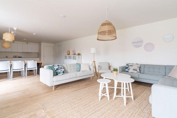 Woonkamer - Appartement op Ameland bij De Vleijen in Nes (2)