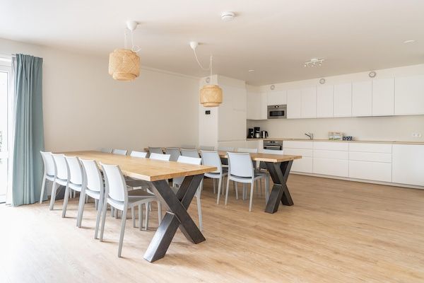 Eetkamer - Appartement op Ameland bij De Vleijen in Nes (5)