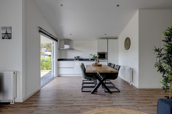 Keuken - Chalet aan vijver in Eindhoven Vakantiepark in Veldhoven (2)