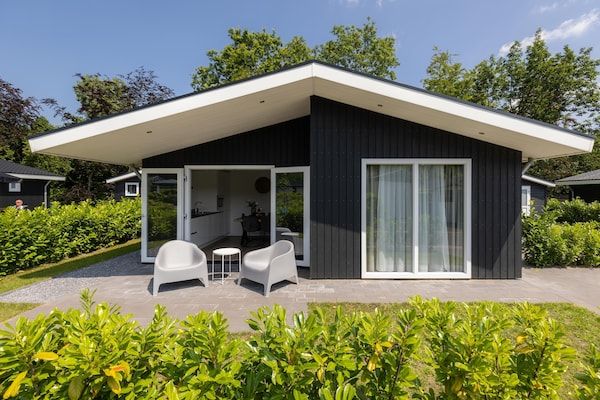 Buitenkant - Rustig verblijf nabij wandelpaden in Veldhoven (1)