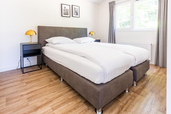 Slaapkamer - Rustig verblijf nabij wandelpaden in Veldhoven (4)