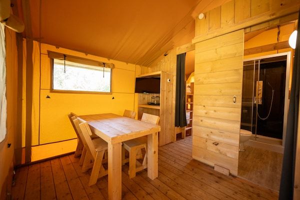 Woonkamer - Comfortabel glampingverblijf in Borger (2)