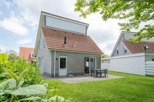 Buitenkant - Villa in Zeeland vlak bij het Strand in Scharendijke (1)