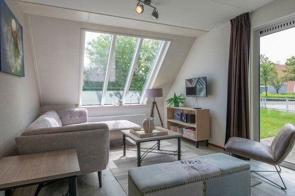 Woonkamer - Villa in Zeeland vlak bij het Strand in Scharendijke (2)