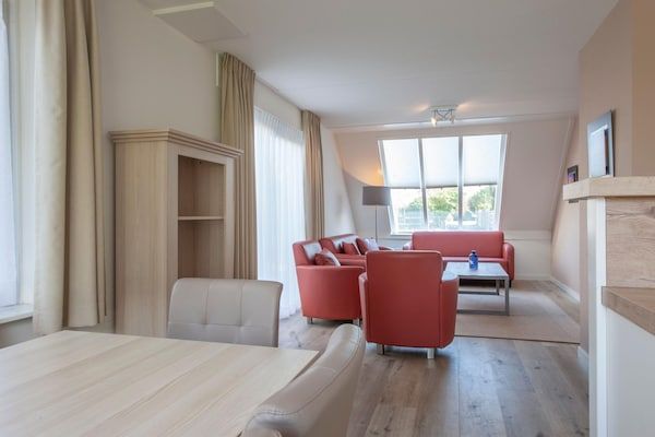 Woonkamer - Villa in Zeeland dicht bij het strand in Scharendijke (5)