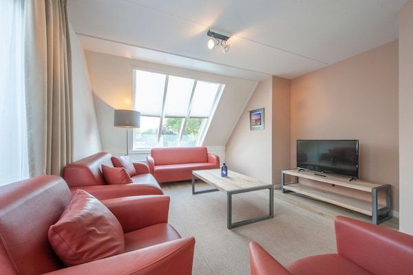 Woonkamer - Villa in Zeeland dicht bij het strand in Scharendijke (2)