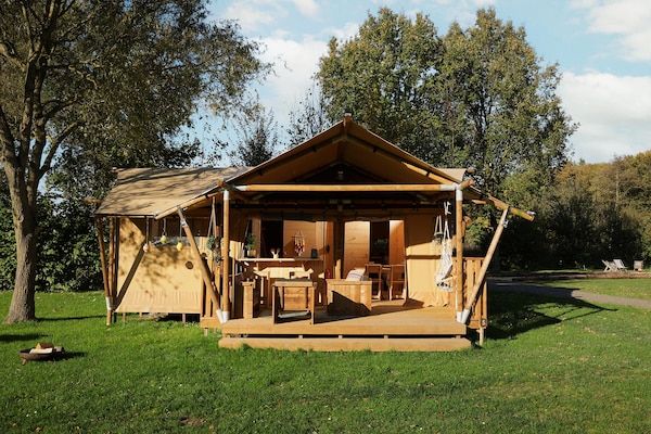 Buitenkant - Glamping Tent in Nederland met BBQ in Zeewolde (1)