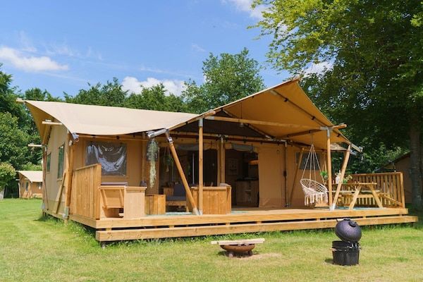 Buitenkant - Glamping Tent in Zeewolde met BBQ in Zeewolde (1)