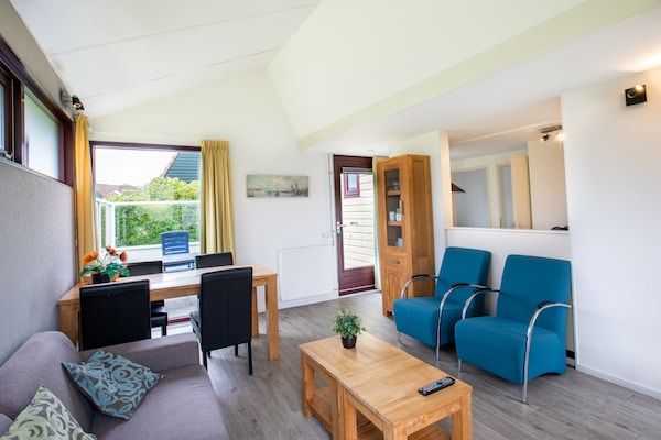 Eetkamer - Vakantiehuis voor zes personen in Heinkenszand (3)