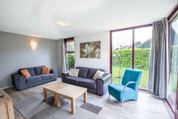 Woonkamer - Huisdiervriendelijke vakantie in Heinkenszand (1)