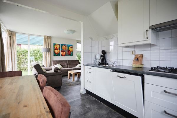 Keuken - Vakantiehuis in Zeeland bij Meer & Sauna in Heinkenszand (4)