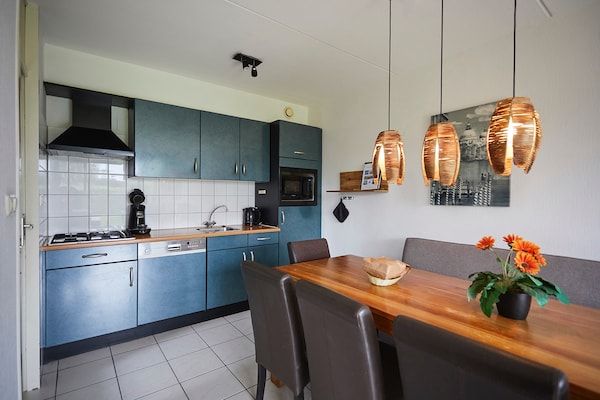 Keuken - Vakantiehuis met tuin in Zeeland in Heinkenszand (3)