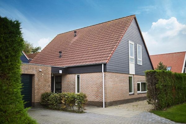 Buitenkant - Groepsaccommodatie in Zeeland met tuin in Heinkenszand (1)